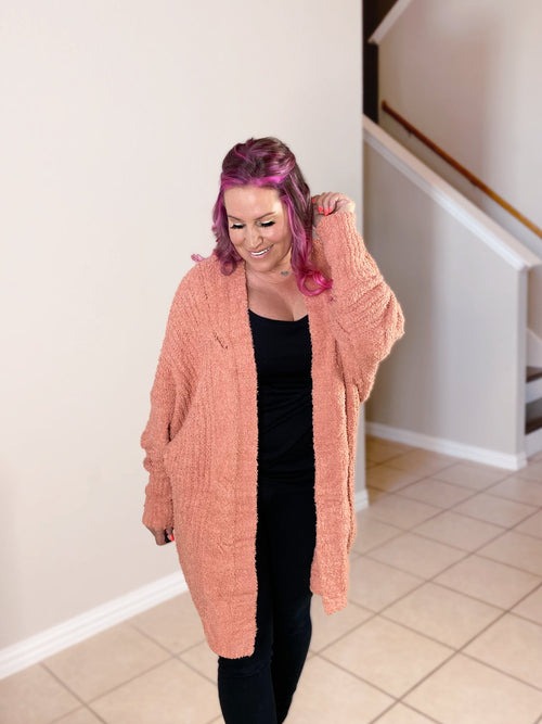 Teddy Bear Cardigan in Coral sherpa misty bd looking down